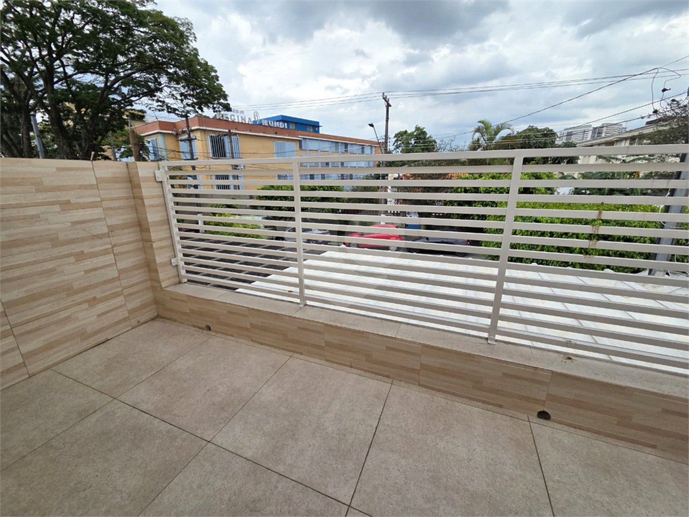Sobrado Reformado 3 Dorms sendo 1 Suíte e 2 Vagas