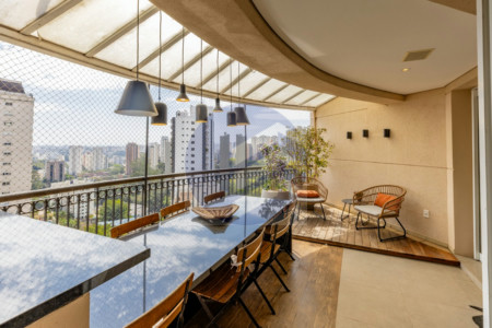 Duplex à venda com 3 quartos, sendo 3 suítes, em Vila Suzana 287m²