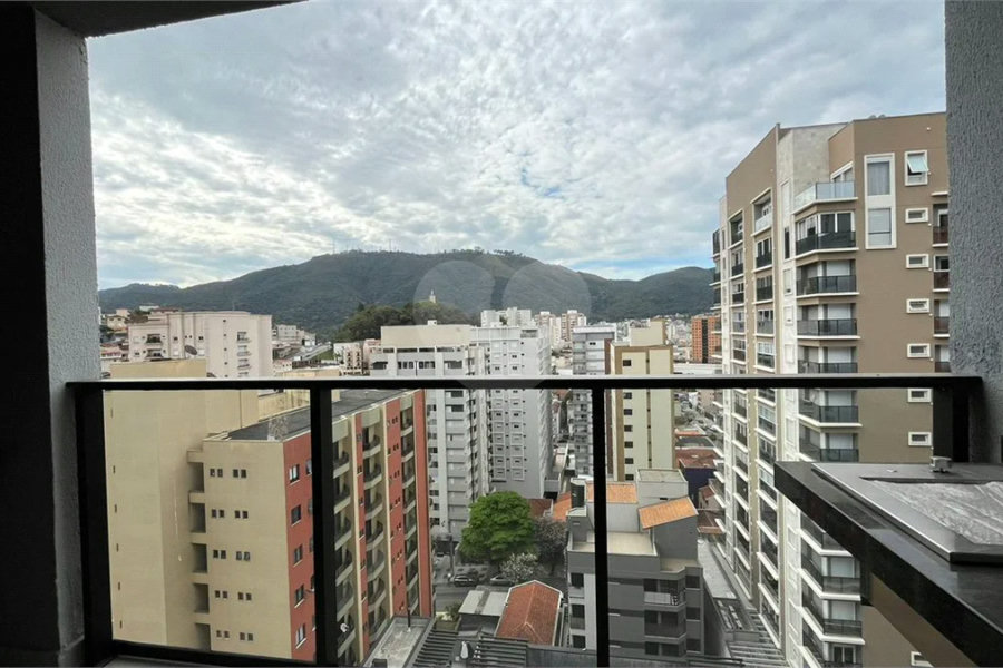 Apartamento à venda com 2 quartos, sendo 1 suíte, no Centro, Poços de Caldas - MG