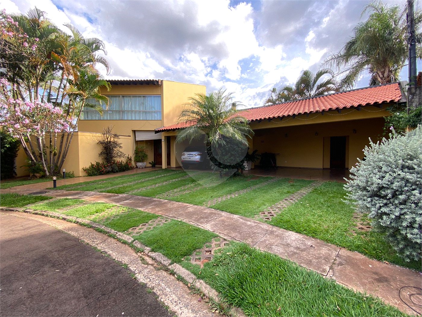 Casa térrea no Condomínio Parque Faber I
