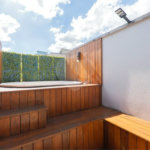 Casa em Condomínio | 98,40 m² | 2 Suítes | Rooftop com Jacuzzi | 2 Vagas | Porteira Fechada