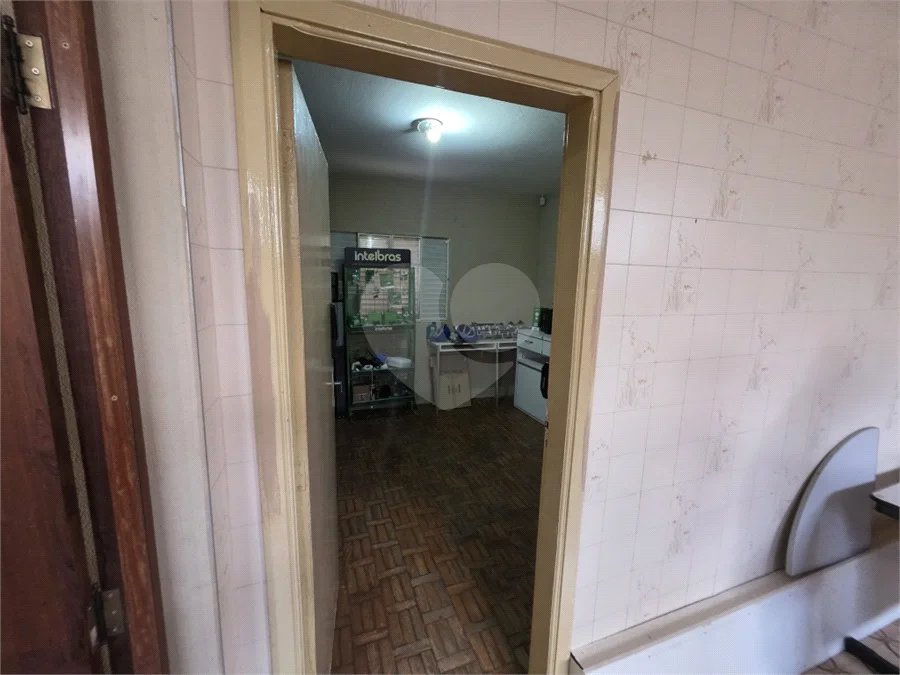 Casa térrea à venda com amplo quintal e grande potencial na Vila Nery