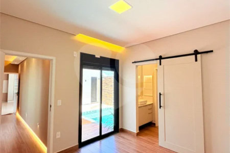 Casa térrea com 3 suítes no Condomínio Residencial Viena em Indaiatuba-SP - Acabamento de alto padrão - R$ 1.690.000,00 - AT 250 m² - AC 158 m² - 3 suítes,, sendo 1 suíte master com closet - Sala para dois ambientes (estar e jantar) - Cozinha planejada com ilha cooktop, forno elétrico e micro-ondas,