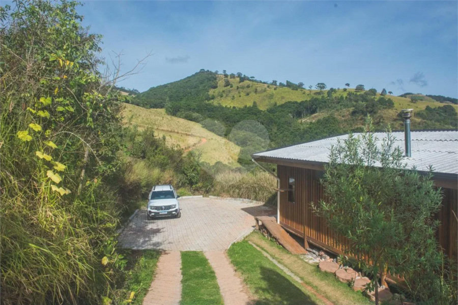 Vende-se Linda Casa Em Camanducaia - MG