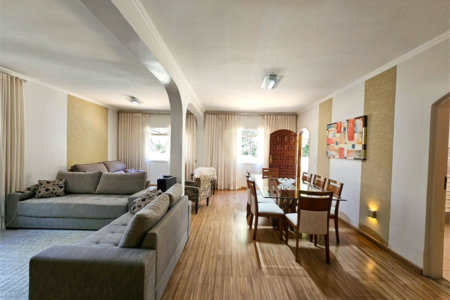 Casa térrea em Atibaia com 3 dormitórios (2 suítes), piscina, espaço gourmet, condomínio fechado