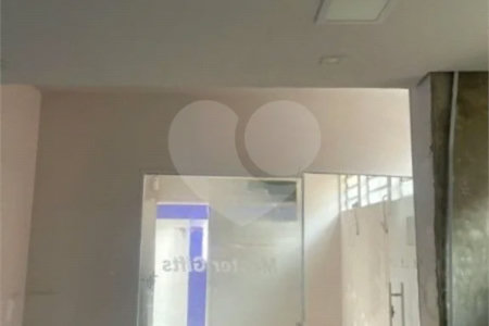 Casa comercial com 300m², 5 quartos, 2 vagas, para locação no Campo Belo!