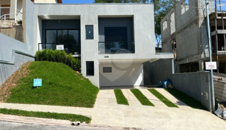 Casa à venda com 3 suítes em Chácara Roselândia, Cotia, SP