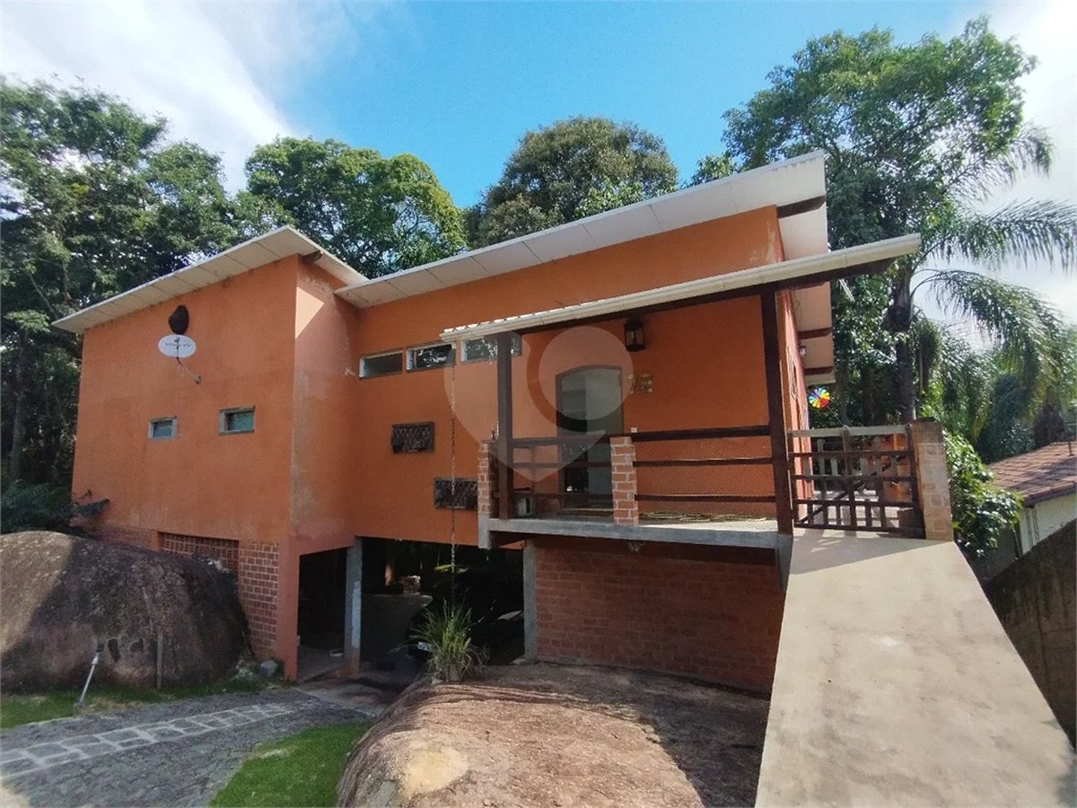 Chácara 3 Dormitórios, Suíte, Vaga. Mairiporã