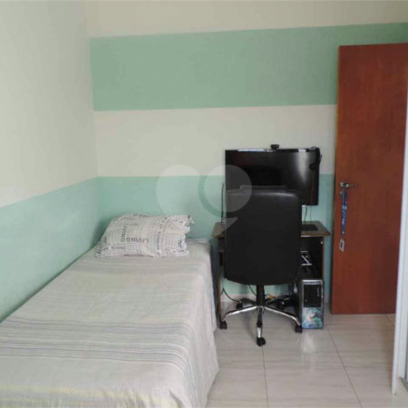 Casa Térrea com 2 dormitórios, sendo 1 suíte.