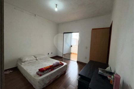 CASA A VENDA N EMBARÉ