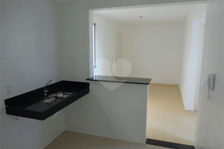 Apartamento no Condomínio Mont Royal.