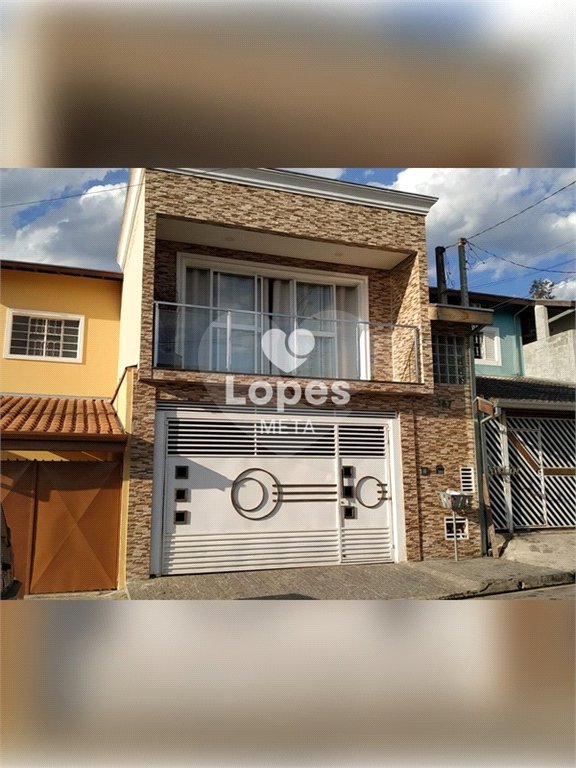 Esta encantadora casa, situada no tranquilo bairro Jardim Bandeirantes, na zona sul de São José dos