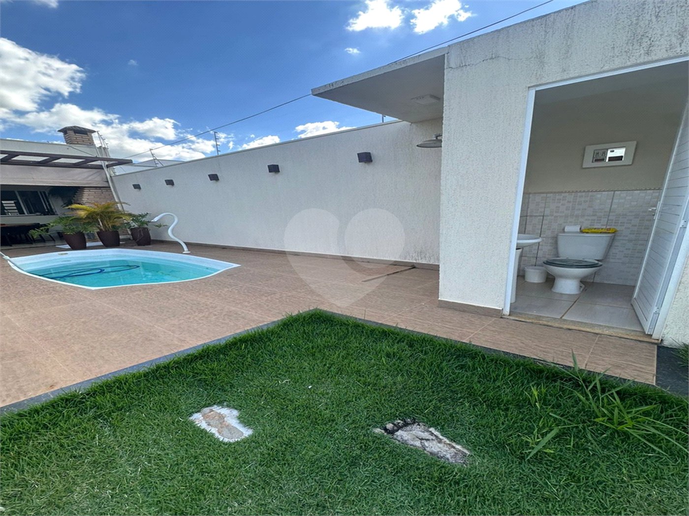 Casa térrea 2 quartos 1 suíte e piscina. Jardim Embaré