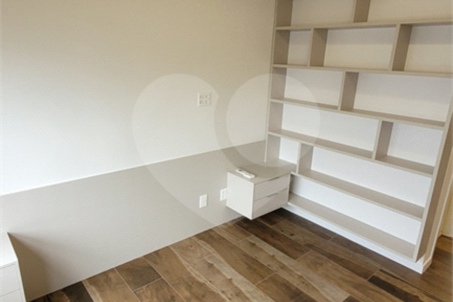 Apartamento de 2 quartos mobiliado à venda no Paraíso