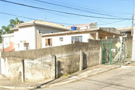 Casa térrea em terreno de 308 m², excelente oportunidade para reforma e valorização.