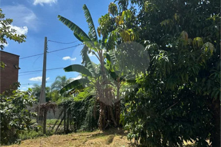 Excelente oportunidade no condomínio Vale das Laranjeiras, em Indaiatuba/SP. - R$ 1.850.000,00 - Terreno de 3.000 m²), com frente de 50 metros, proporcionando diversas possibilidades de projeto. O lote possui ótima localização dentro do condomínio, rodeado de natureza e com fácil acesso