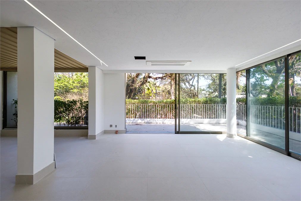 Casa em condomínio fechado no Jardim Europa ao lado do Iguatemi | 3 suítes | 4 vagas