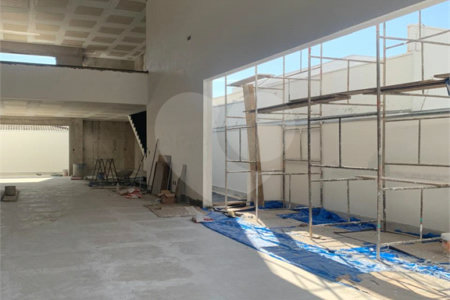 Indaiatuba - Galpão em frente ao Hospital Indaiatuba - Av Fábio Ferraz Bicudo - Locação - R$ 26.800,00 - Lote 360 metros - Área construída 375 metros - 05 vagas - 04 banheiros - 02 copas - finalizando acabamento.