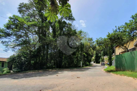 Casa de Alto Padrão à Venda e Locação - Condomínio Vila Verde