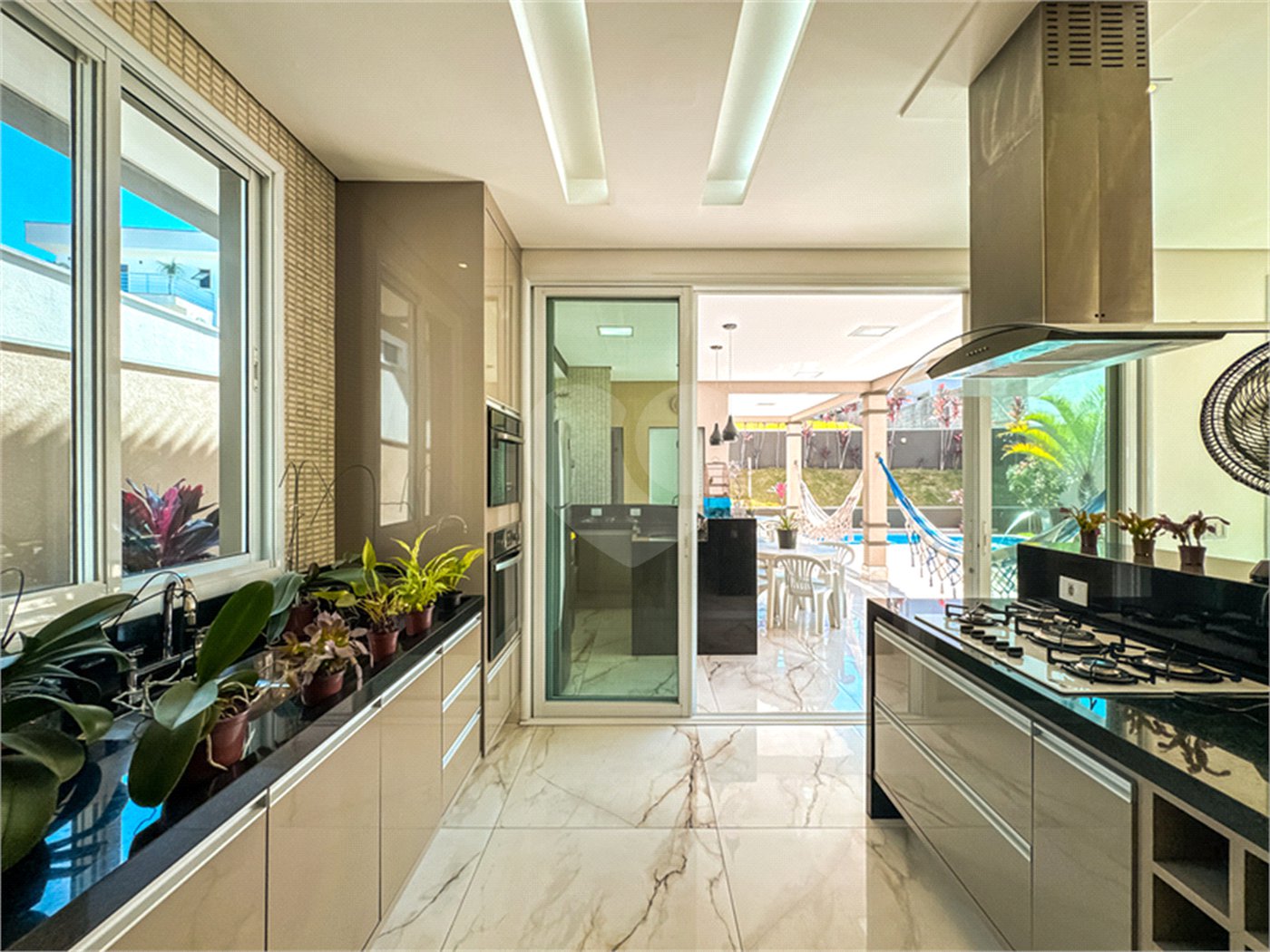 Sobrado à venda em Itupeva – 421,80 m² de terreno – 254,28 m² de área construída – 3 dormitórios – 4 banheiros – 4 vagas de garagem