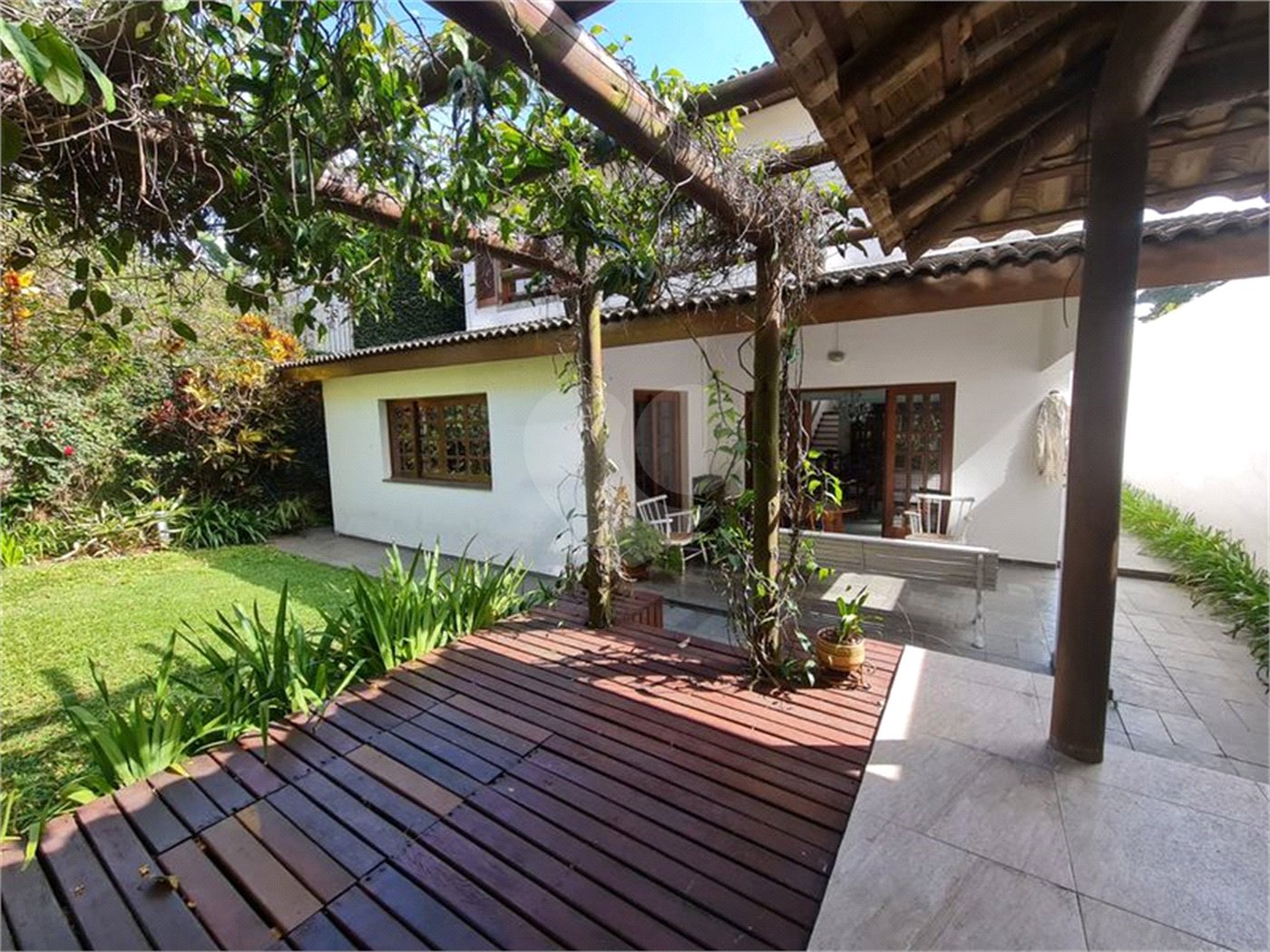 Sobrado à venda com 4 quartos, sendo 1 suíte, em Granja Julieta, São Paulo, SP