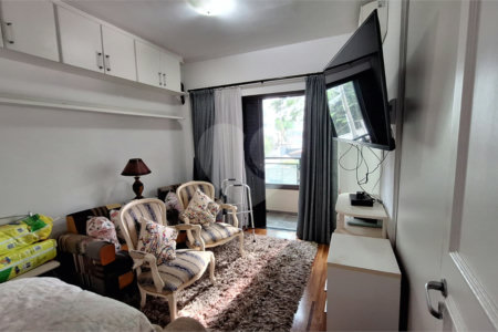 Apartamento em Perdizes 3 suítes, 4 vagas de garagem.