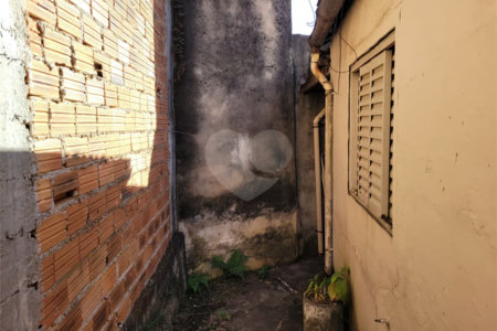 Casa na região do alto da Mooca com 242m² de área total.