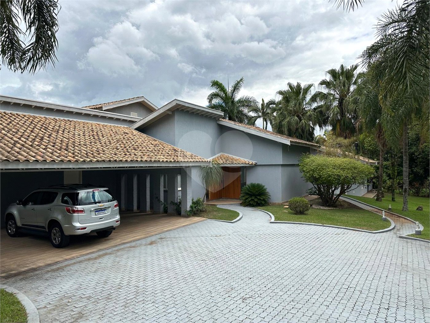 Chácara no Condomínio Vale das Laranjeiras em Indaiatuba SP - Venda - R$ 3,600.000,00 - Locaçao - R$ 30.000,00 mais encargos - Linda, espaçosa, aconchegante, acabamento de alto padrão em rua tranquila e arborizada, em um dos Condomínios mais valorizados de Indaiatuba. Com fácil acesso as principa