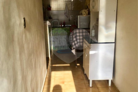 Casa térrea no Jardim Bandeirantes.