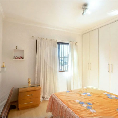 Apartamento na Vila Regente Feijó com 135m2, com 2 dorms, 1 suíte, 2 vagas. Estuda permuta.