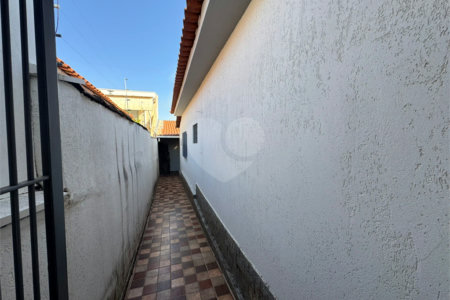 Casa á venda, com 2 Dormitórios e Edícula, em São Carlos-SP.