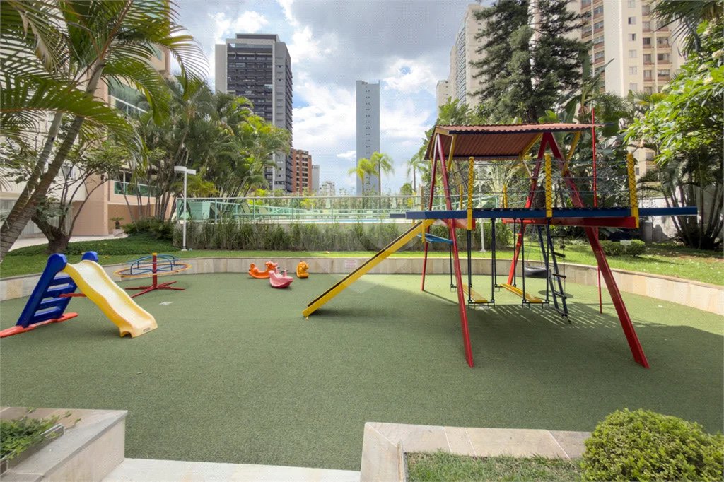 Apartamento com 205 metros no Campo Belo
