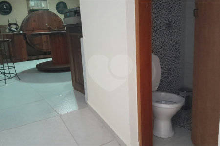 Chácara em Área Rural de Piracaia, com casa principal + 4 kitnets alugadas, excelente localização
