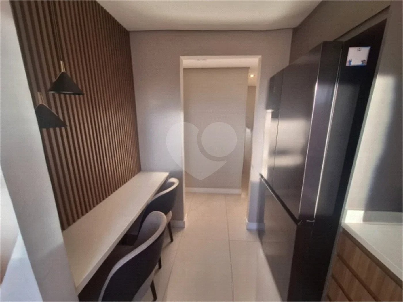 Apartamento totalmente mobiliado com 2 dormitórios, 1 vaga
