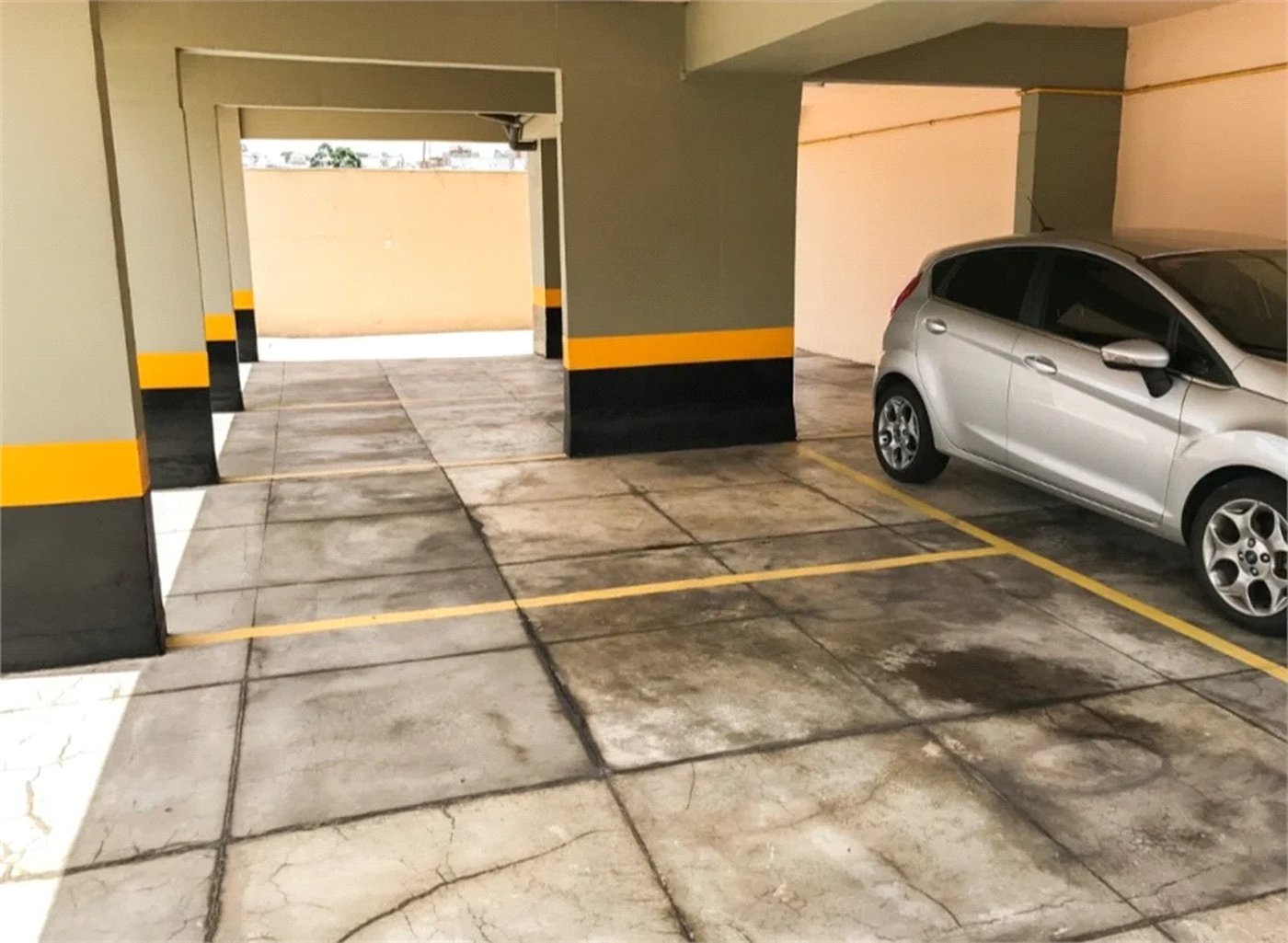 APTO À VENDA COM PREÇO ABAIXO DO MERCADO, PROX. AV. DO RIO PEQUENO C/ 02 DORMS, 01 VAGA COBERTA.