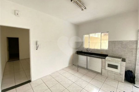 Casa com 224m², 3 dormitórios, 4 vagas, à venda na Vila Ema.