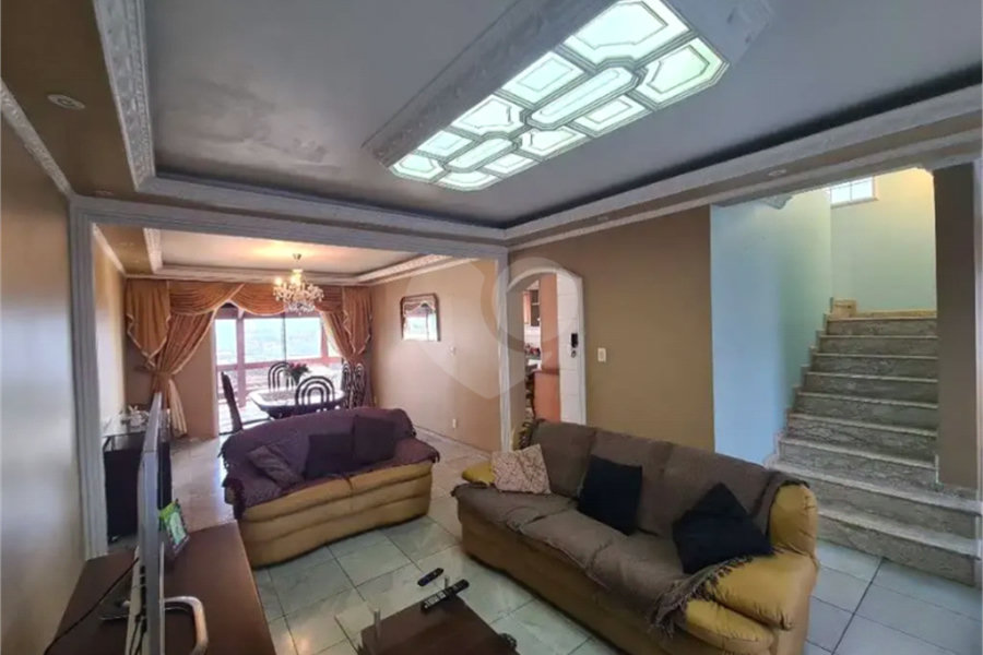 Sobrado com 4 Quartos e 4 banheiros à Venda -337 m² por R$ 850.,000 -- Jardim Vivan,-Jaraguá, São Paulo - SP
