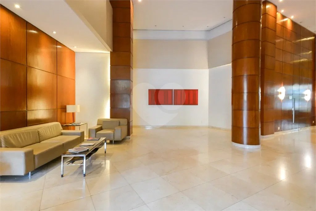 Apartamento à venda em Moema