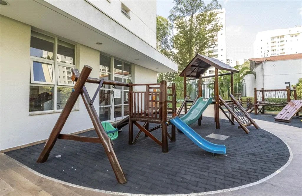 Apartamento à venda com 3 quartos, sendo 1 suíte, em Parque Reboucas, São Paulo, SP