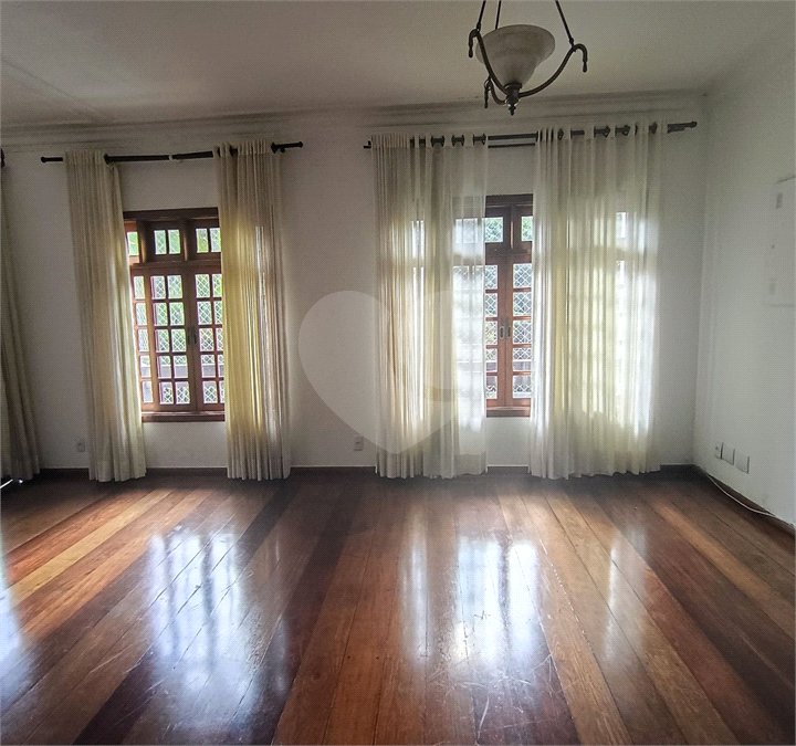 SOBRADO DE 426,0 M² COM 04 SUITES, SALÃO DE FESTAS, 06 VAGAS,06 BANHEIROS E PISCINA PARA LOCAÇÃO OU VENDA NO BARRO BRANCO