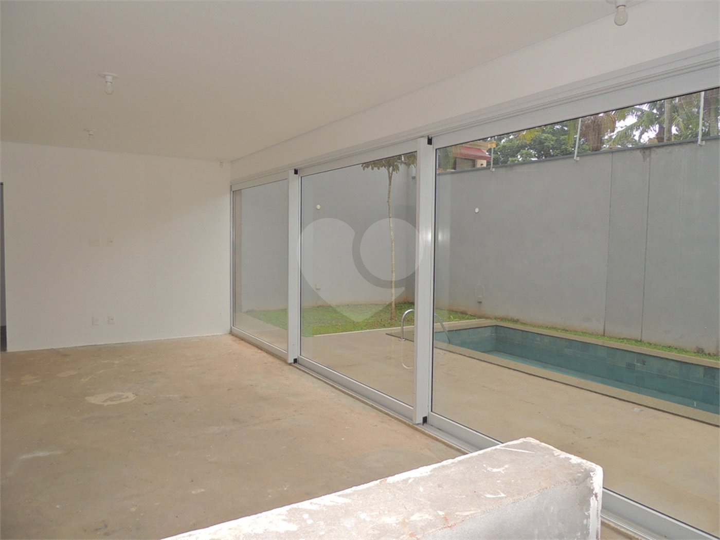 Casa à venda com 3 suítes no condomínio Jardim Flora, São Paulo - SP