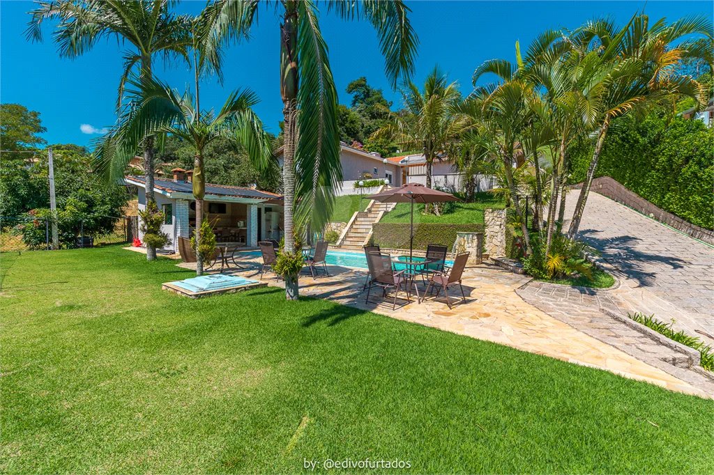 Casa à venda com 4 suítes no condomínio Vale da Santa Fé, Vinhedo - SP