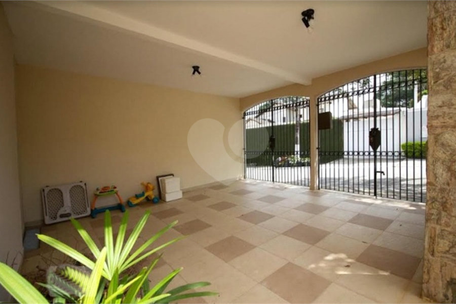 Sobrado excelente com piscina. Espaço gourmet. Salão de festas. Home office. Rua particular