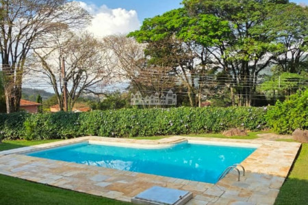 Casa à venda com 4 quartos, sendo 2 suítes, em Vila Petrópolis, Atibaia, SP