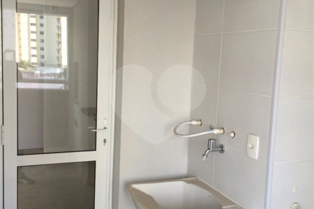 Condomínio Biografia Apartamento com 69m2 com 2 dormitórios e 1 vaga.Aceita Permuta