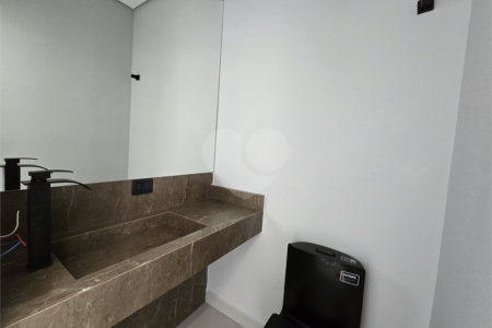 Maravilhosa Casa térrea em condomínio fechado no Portal Lamis, com 3 suítes, piscina privativa e persianas elétricas em excelente condomínio com salão de festas, piscina, quadras de tênis, beach tênis e campo de futebol. Vista cinematográfica da Pedra Grande.