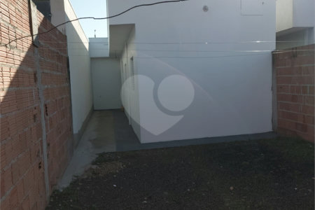Casa á venda no Parque Industrial.