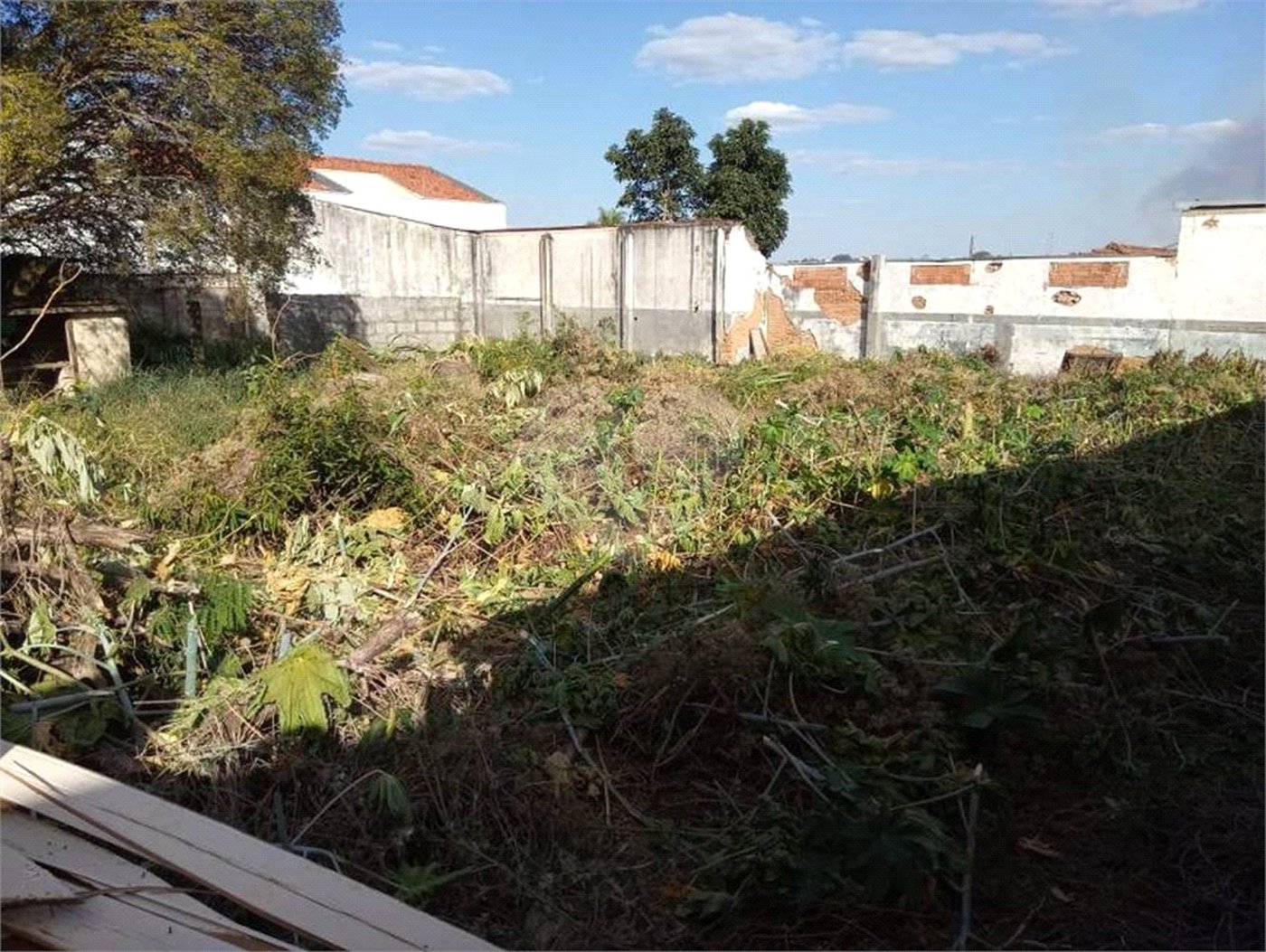 Terreno com 942,00 m² .