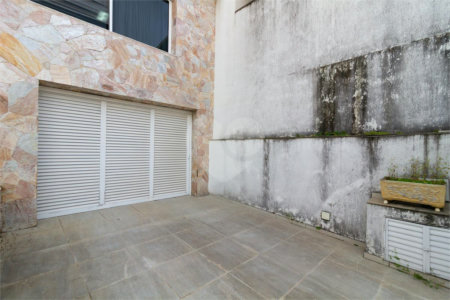 Casa Sobrado à venda com 342 m², 3 dormitórios, sendo 2 suítes, 4 vagas na Vila Mariana - São Paulo.