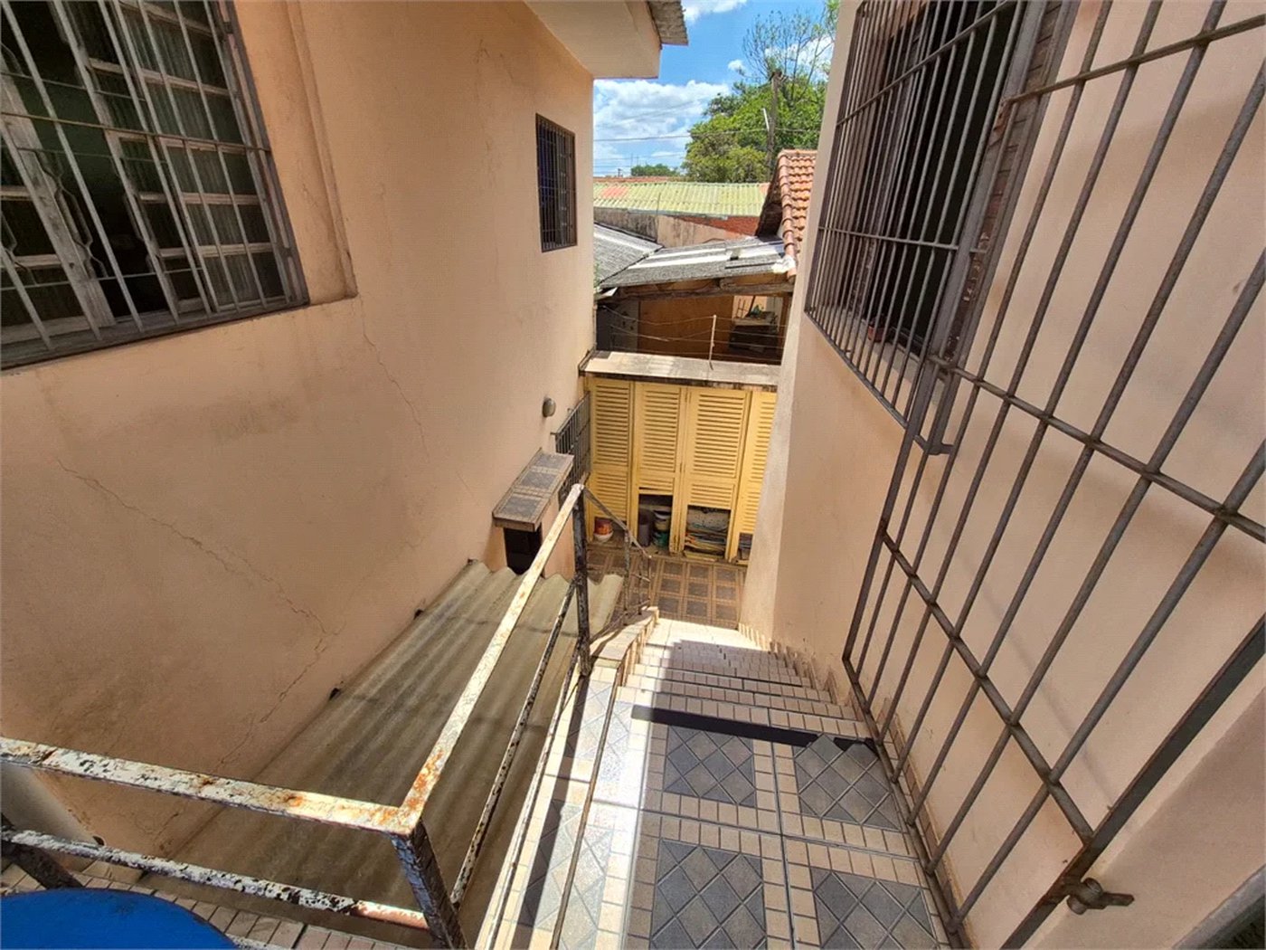 Sobrado Amplo à venda com 4 Quartos (2 Suítes) – Ideal para Uso Residencial ou Comercial